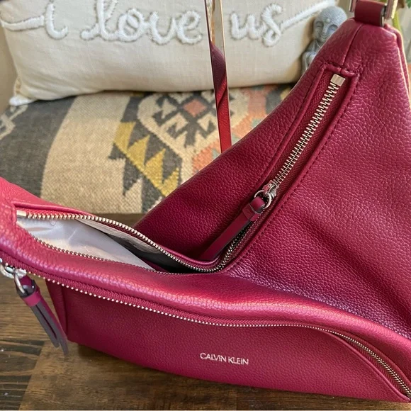 NWOT! Calvin Klein Geo Rocky Road Vegan Leather Hobo Bag In Merlot - Picture 4 of 17